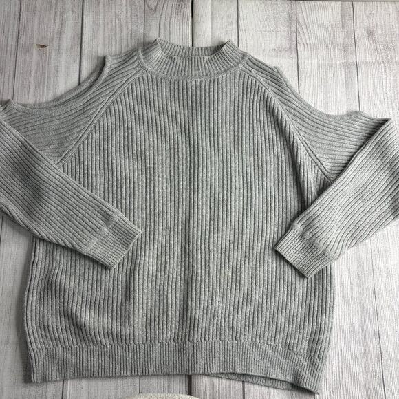H&M Gray Ribbed Cold Shoulder Sweater Size Medium - Picture 1 of 5